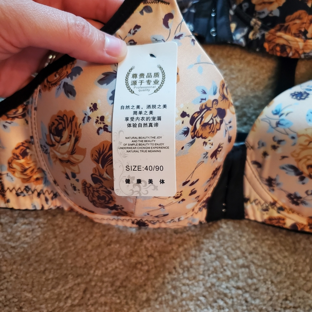 Front closure bras - Picture 3 of 5